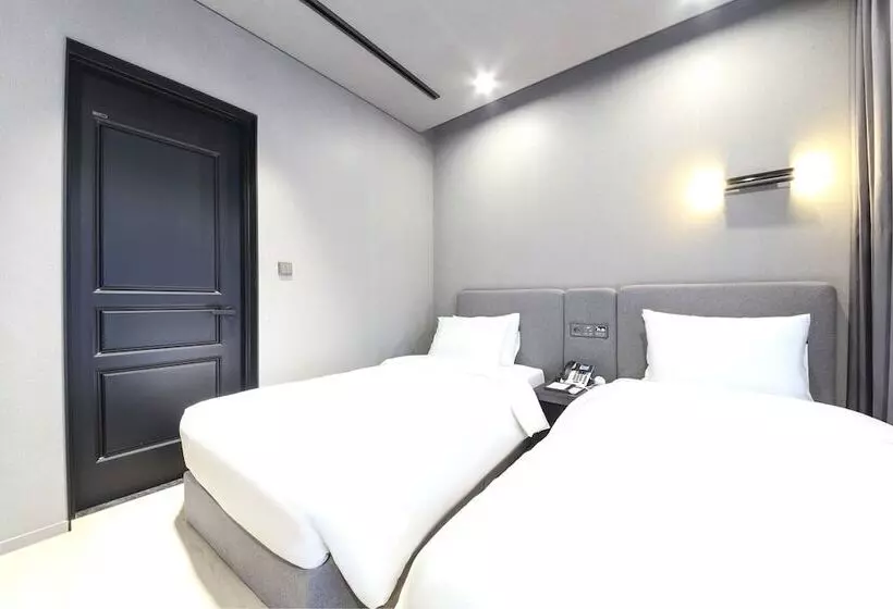 City Hotel The Busan Metro