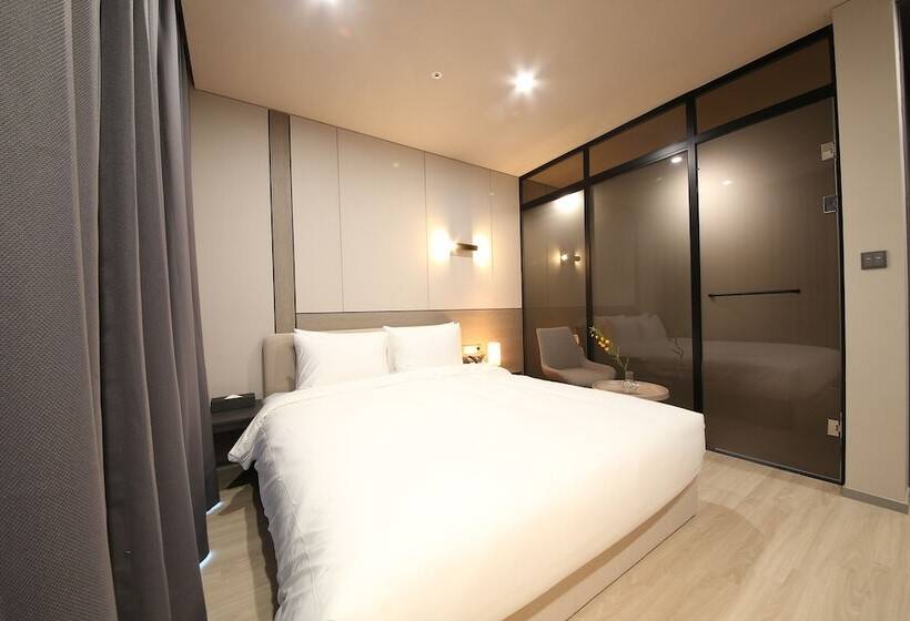 City Hotel The Busan Metro