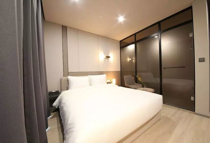 City Hotel The Busan Metro