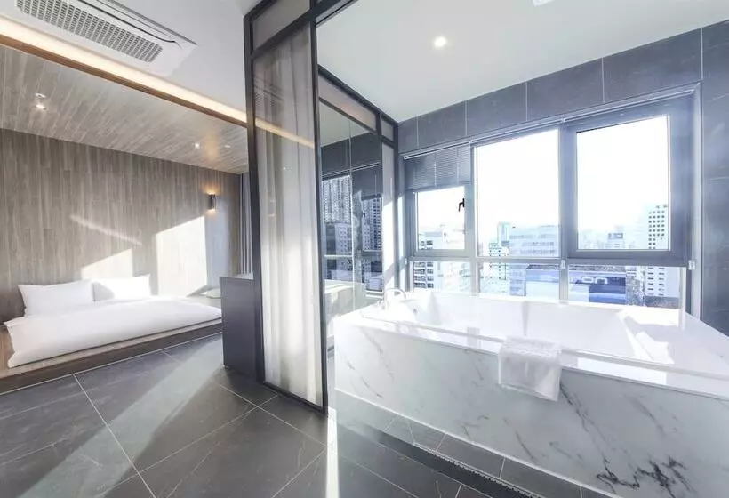 City Hotel The Busan Metro