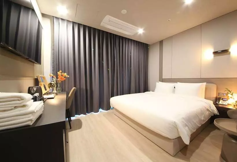 City Hotel The Busan Metro