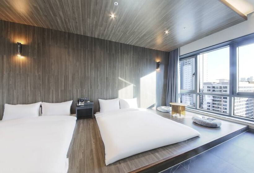 City Hotel The Busan Metro