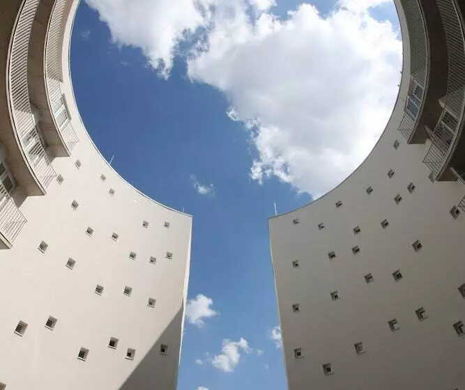 هتل Parizs Garden Apartments