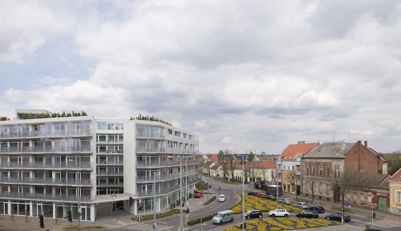 ホテル Parizs Garden Apartments