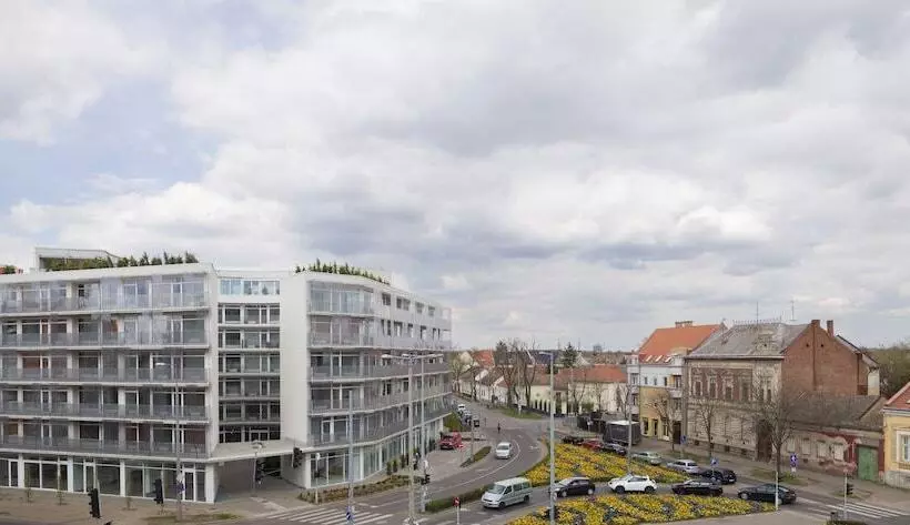 هتل Parizs Garden Apartments