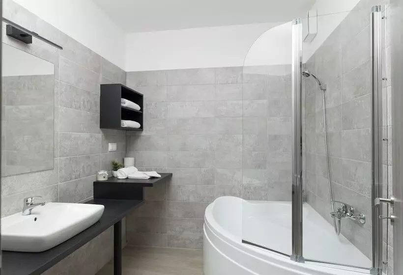 هتل Parizs Garden Apartments