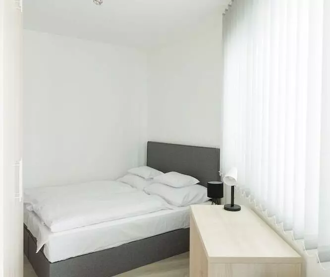 هتل Parizs Garden Apartments