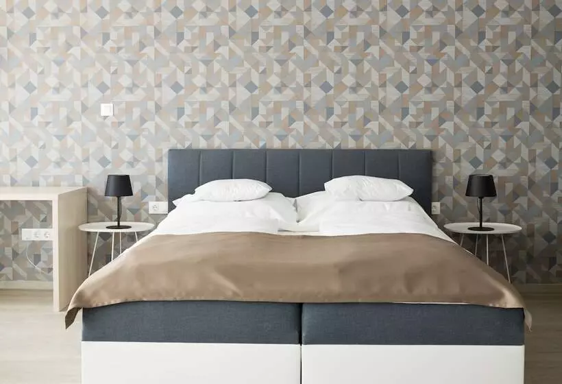 هتل Parizs Garden Apartments