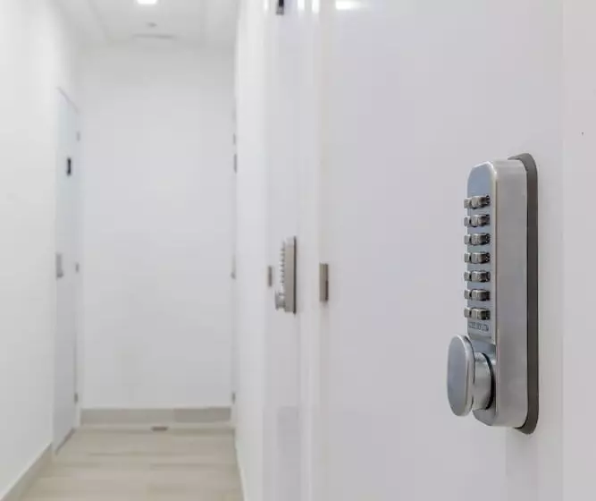 پانسیون Ayz Silvela Auto Check In Property