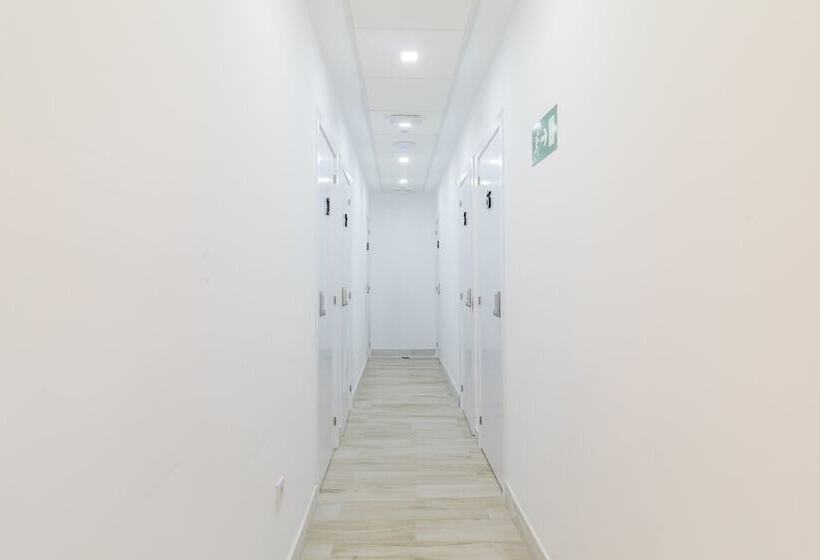 پانسیون Ayz Silvela   Auto Check In Property