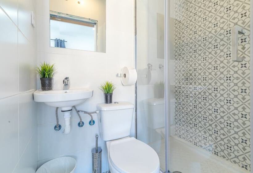 پانسیون Ayz Silvela   Auto Check In Property