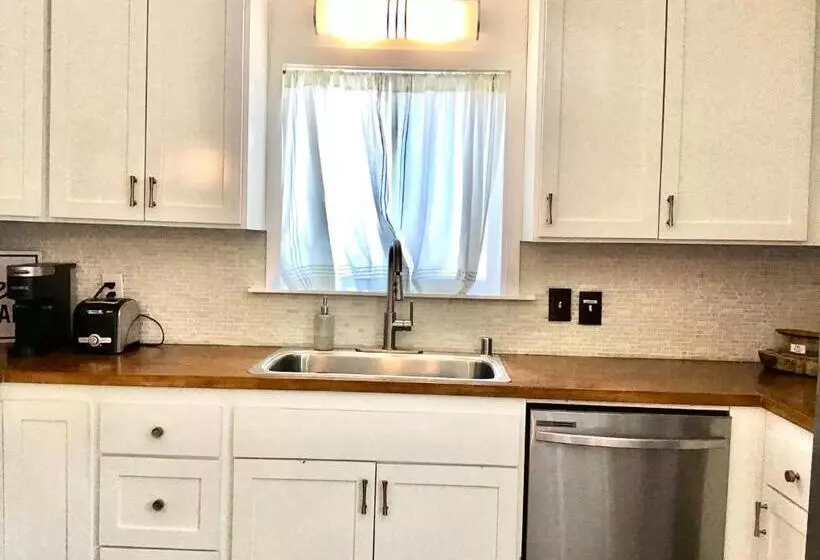 Majatalo Garden Clara