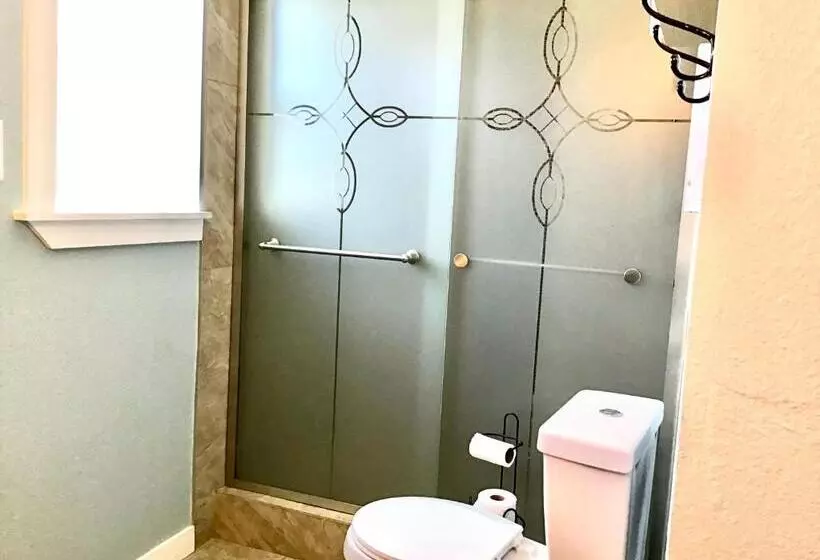 Majatalo Garden Clara