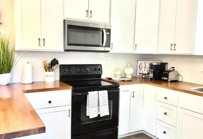 Majatalo Garden Clara