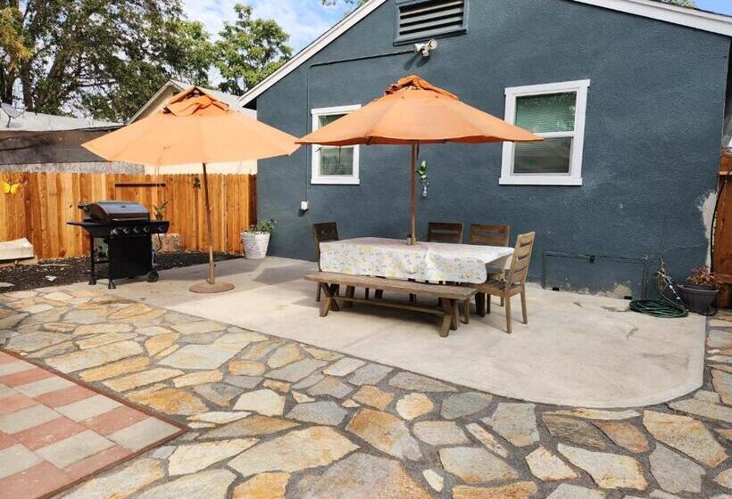 بنسيون Garden Clara