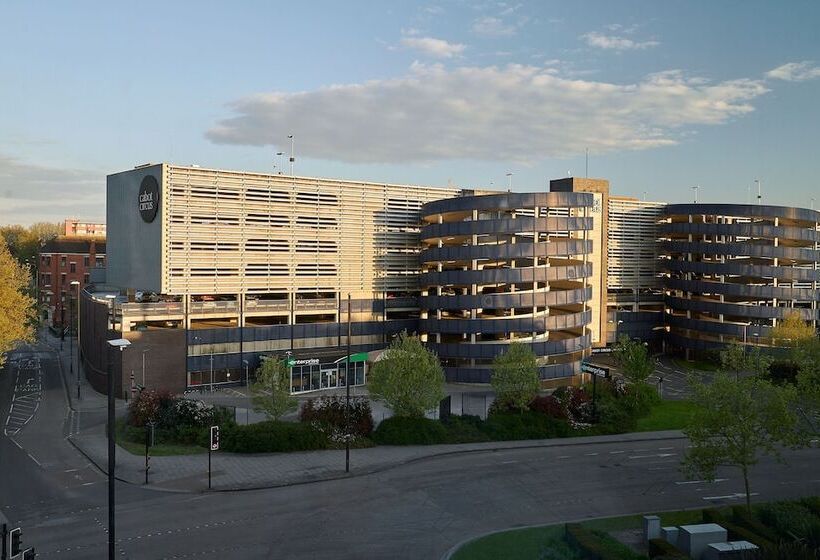 فندق Moxy Bristol