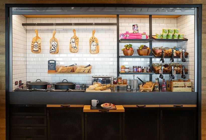 فندق Moxy Bristol