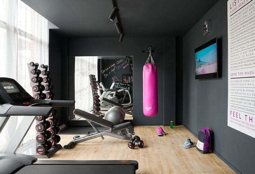 فندق Moxy Bristol