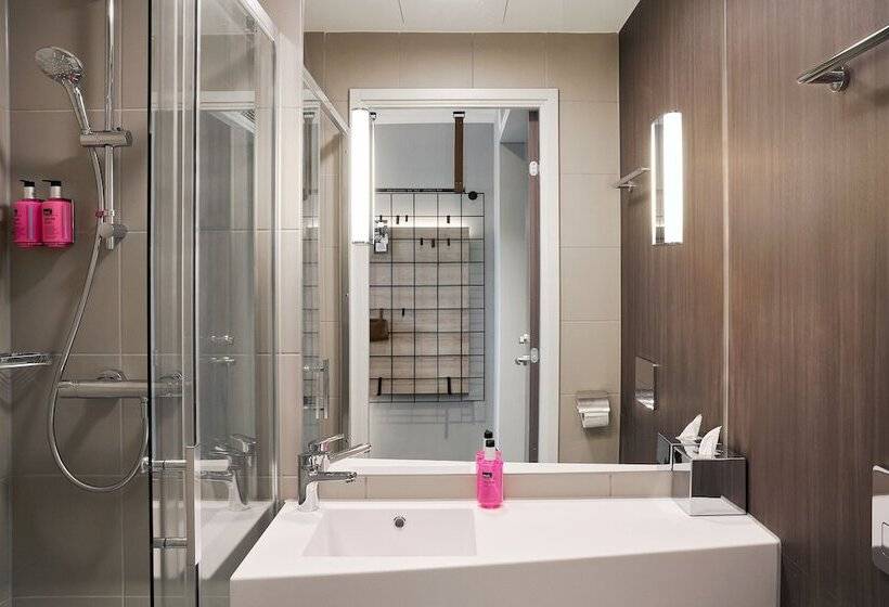 فندق Moxy Bristol