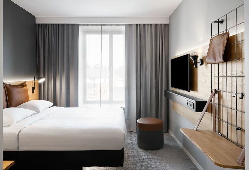 فندق Moxy Bristol