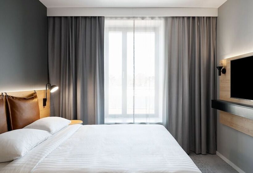 فندق Moxy Bristol