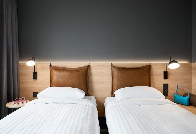 فندق Moxy Bristol