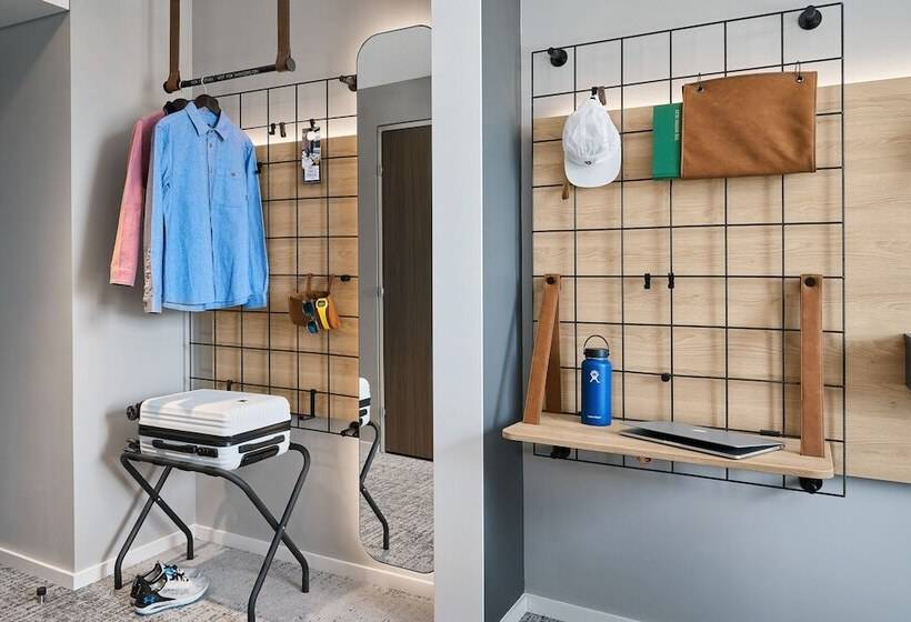 فندق Moxy Bristol