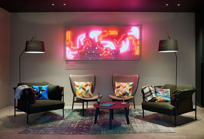 فندق Moxy Bristol