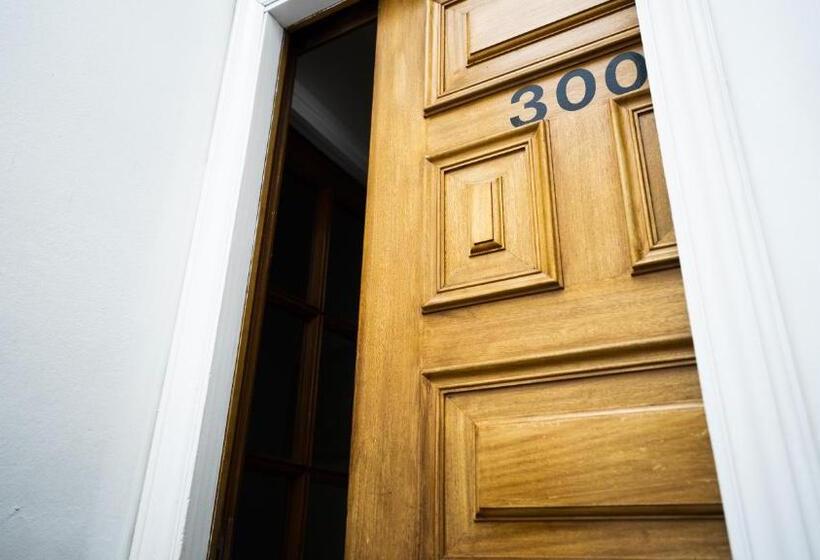 ペンション Hostal La Premsa