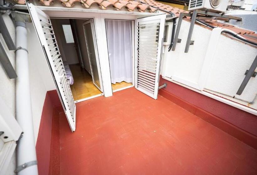 ペンション Hostal La Premsa