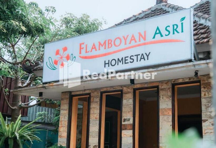 ホテル Flamboyan Asri Syariah Mitra Reddoorz Near Kampung Inggris Pare
