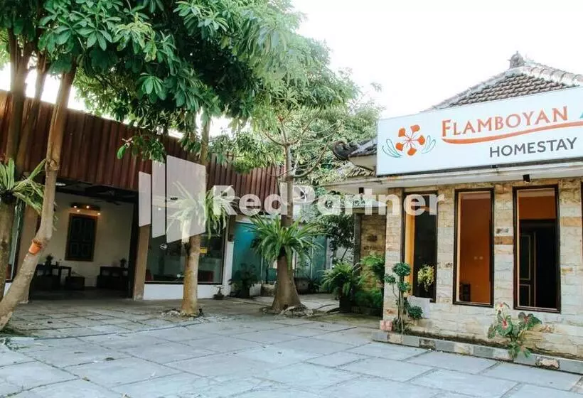 Hotelli Flamboyan Asri Syariah Mitra Reddoorz Near Kampung Inggris Pare