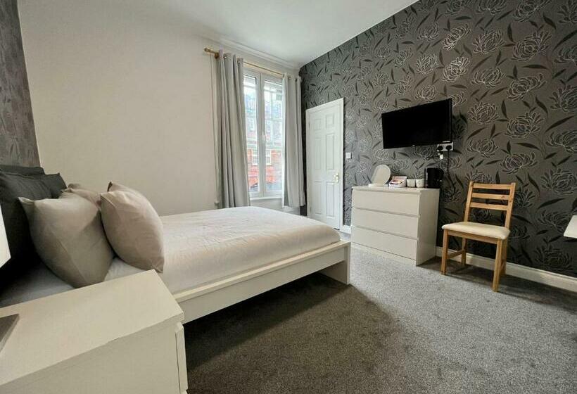 هتل Oxford Street Stays