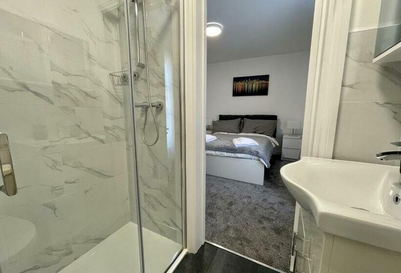 هتل Oxford Street Stays