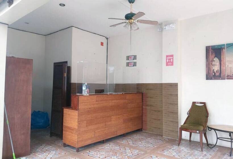 هتل Vaccinated Staff Oyo 850 Clr Mn Inn