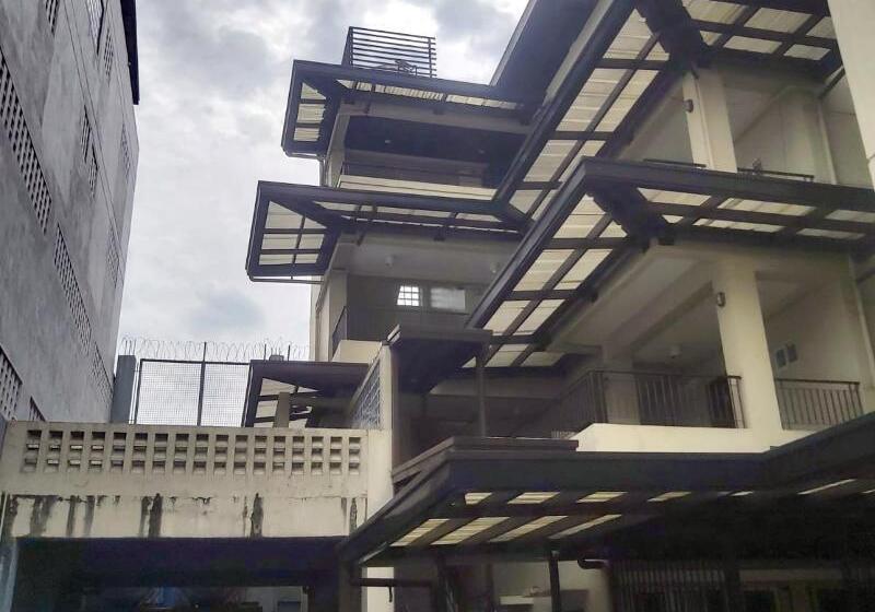 هتل Vaccinated Staff Oyo 850 Clr Mn Inn