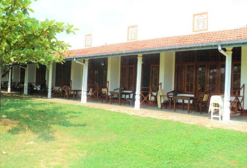 فندق White Sand Beach Nilaveli