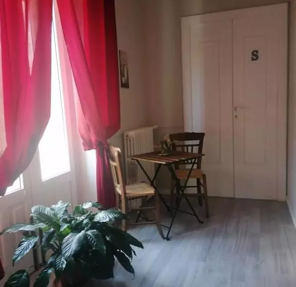 پانسیون 384 Guesthouse Rooms & Suite Enna