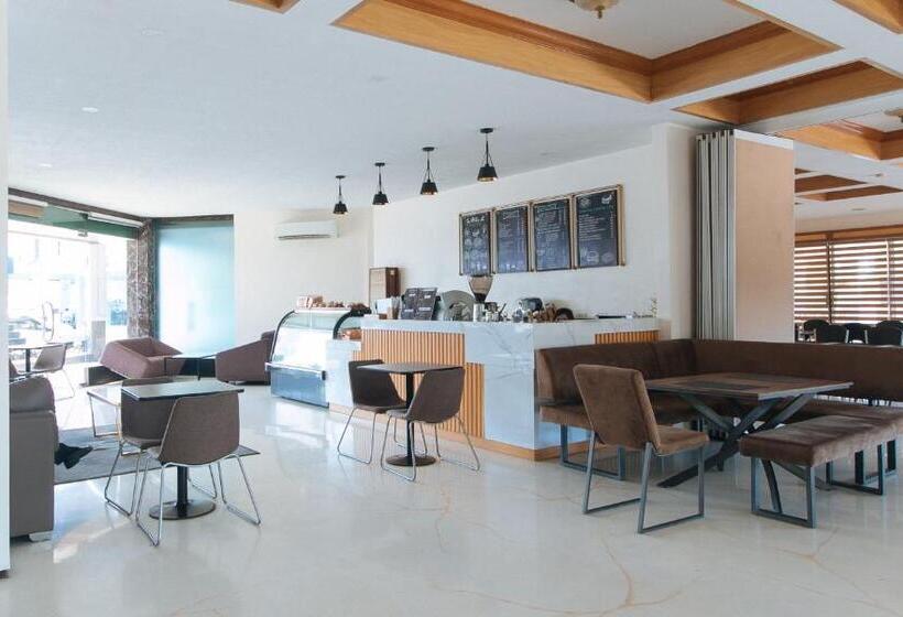 Reddoorz Premium @ Nick Hotel Gerona Tarlac