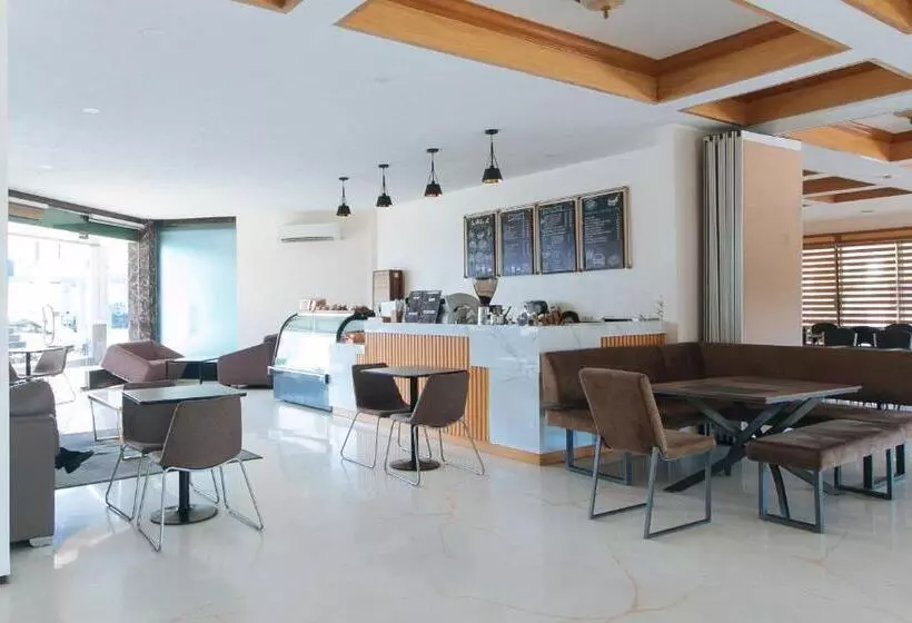 Reddoorz Premium @ Nick Hotel Gerona Tarlac