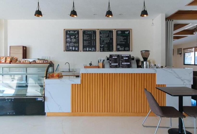 Reddoorz Premium @ Nick Hotel Gerona Tarlac