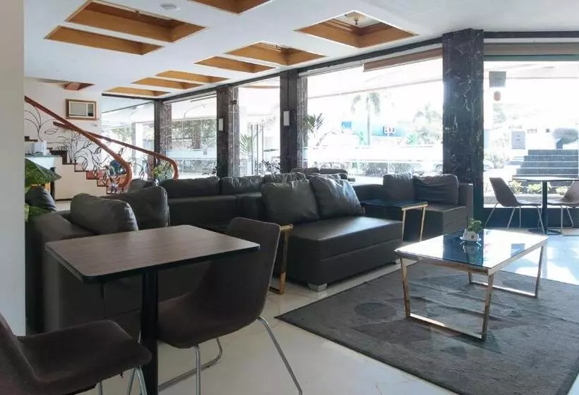 Reddoorz Premium @ Nick Hotel Gerona Tarlac