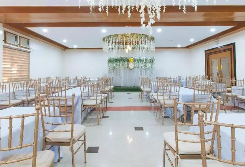 Reddoorz Premium @ Nick Hotel Gerona Tarlac