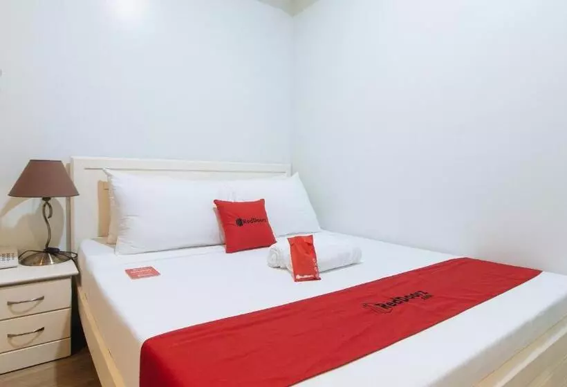 Reddoorz Premium @ Nick Hotel Gerona Tarlac