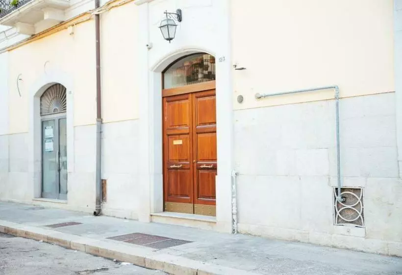 تختخواب و صبحانه Palazzo De Brado