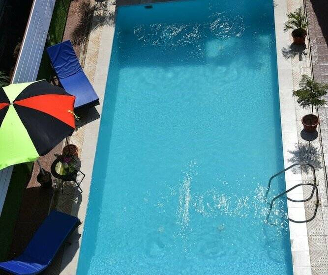 호텔 Clarissa Resort Goa