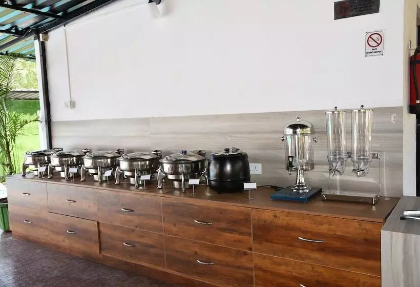 Hotelli Clarissa Resort Goa