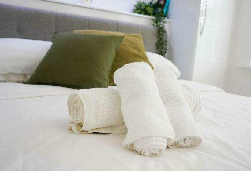 پانسیون 3 Bed New Build Home With Free Parking Bhx Nec Hs2 Contractors Families