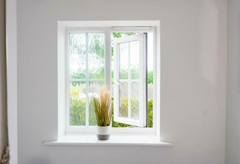 پانسیون 3 Bed New Build Home With Free Parking Bhx Nec Hs2 Contractors Families