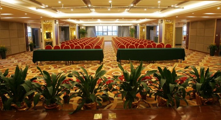 Отель Dahe International